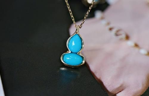 天然绿松石吊坠 18k金镶嵌 小葫芦造型 寓意美好 精致百搭 光泽好 - 图1