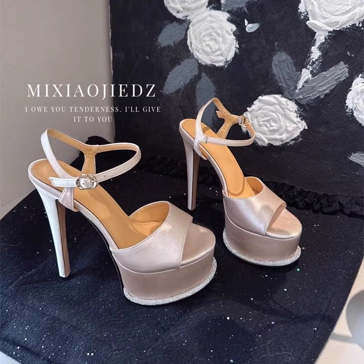 2025新款超细高跟防水台凉鞋一字扣带露趾气质水钻女鞋模特走秀,淘宝优惠券,粉丝福利购,淘宝优惠卷