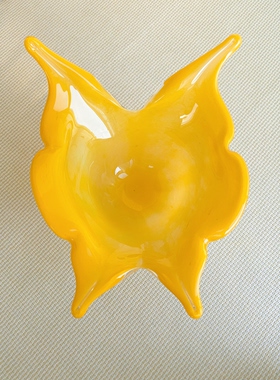 现代轻奢玻璃黄色蝴蝶大果盘设计师茶几摆件样板间软装收纳托盘