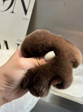 裘瑞兴獭兔毛毛绒大熊掌钥匙扣