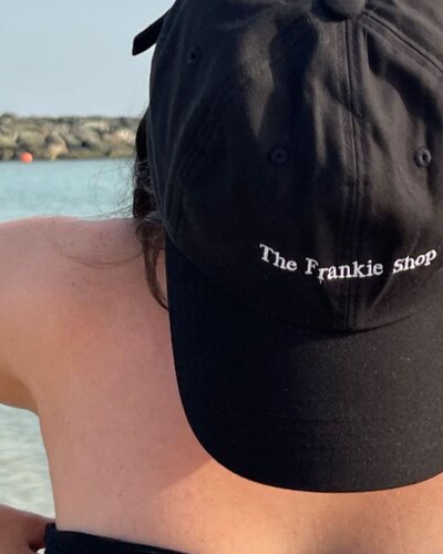 Frankie Shop 字母刺绣圆顶纯色棒球帽女多色 痞幼同款 - 图0
