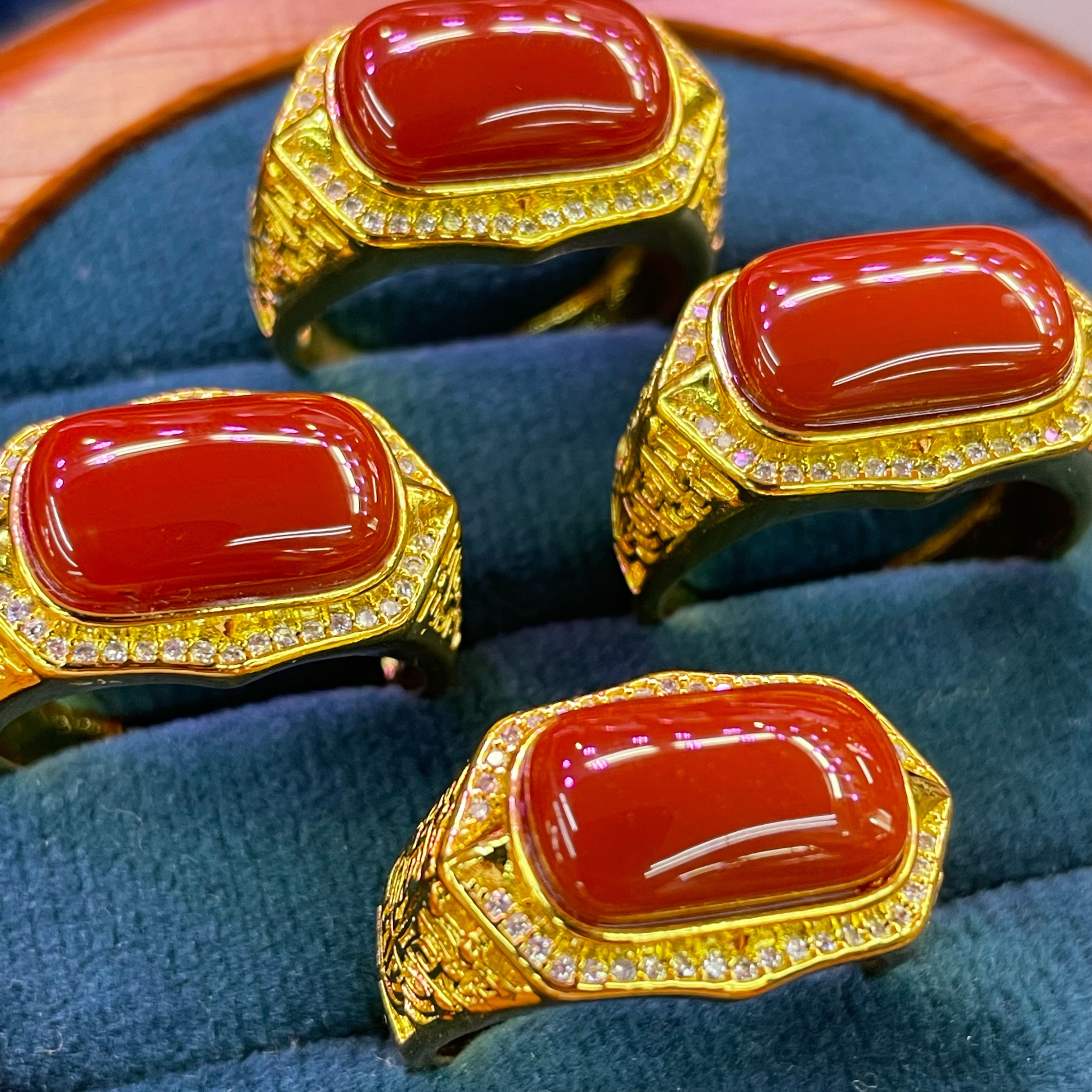 Natural South Red Agate Saddle Ring Vasi Full Color Full Flesh Fashion Exquisite Gemstone Opening Adjustable for Men and Women