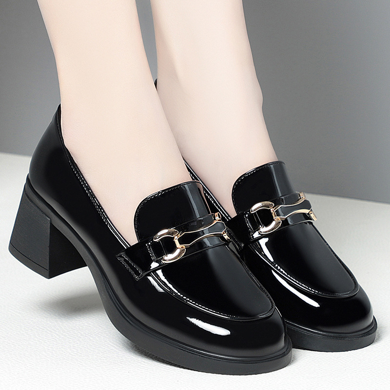 漆皮乐福鞋女春季中跟皮鞋2025新款粗跟女鞋中年女士鞋子深口单鞋 - 图0