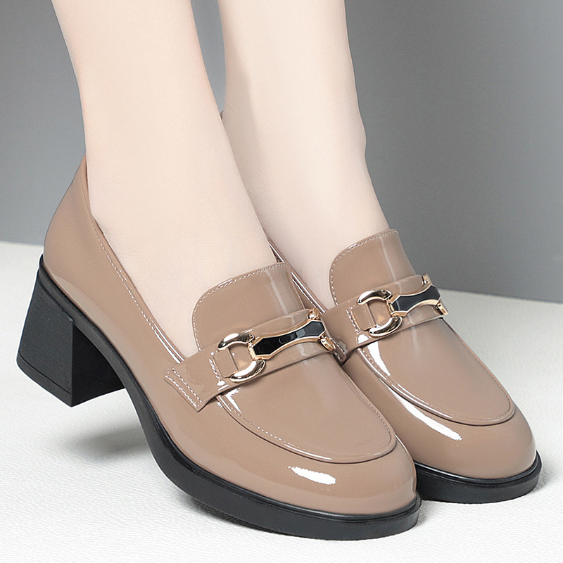 漆皮乐福鞋女春季中跟皮鞋2025新款粗跟女鞋中年女士鞋子深口单鞋 - 图1