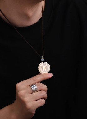 卡卡里999纯银描金山鬼花钱吊坠男士款古法民族风八卦牌项链挂坠