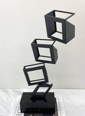 黑色金属几何摆件：简约现代风客