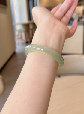 绿色媲美天然岫玉手镯冰种