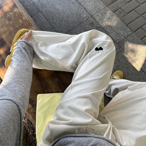 白色速干工装裤女款大码爱心刺绣阔腿裤垂感酷飒风直筒透气运动裤 - 图2