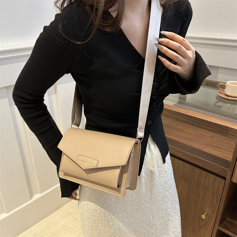 宽肩带包包女2024新款时尚简约女包质感单肩斜挎包复古纯色小方包,淘宝优惠券,粉丝福利购,淘宝优惠卷