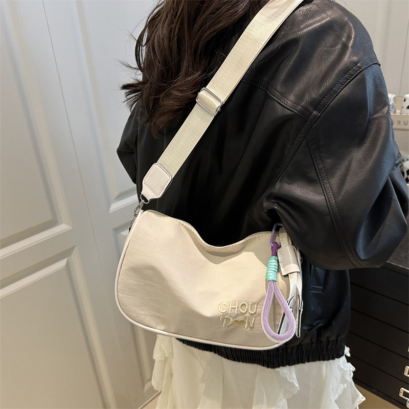 高颜值包包女2025新款小众时尚百搭单肩小方包外出轻便洋气斜挎包,淘宝优惠券,粉丝福利购,淘宝优惠卷