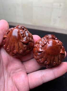 【品名】貔貅保健球 【材质】印度小叶紫檀手把件 【尺寸】4.5cm