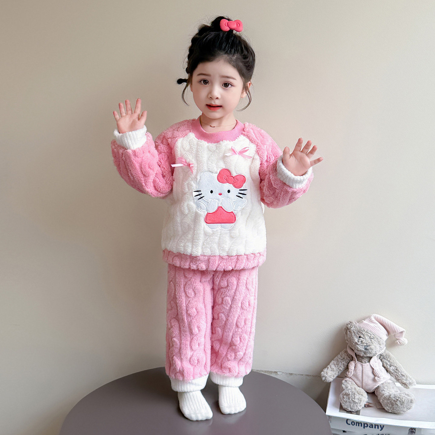 凯蒂猫儿童可爱珊瑚绒睡衣女童冬季保暖法兰绒女孩宝宝卡通家居服,淘宝优惠券,粉丝福利购,淘宝优惠卷