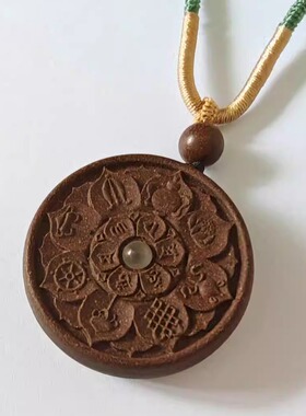 六字真言沉香吊坠镶嵌微雕心经