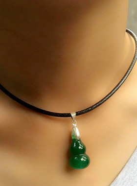 粉色冰种玉髓小狐狸玛瑙心形项链