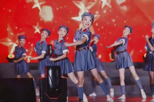 新款小红军童心向党星星在闪烁红星闪闪表演服女童舞蹈服弹力军装 - 图0