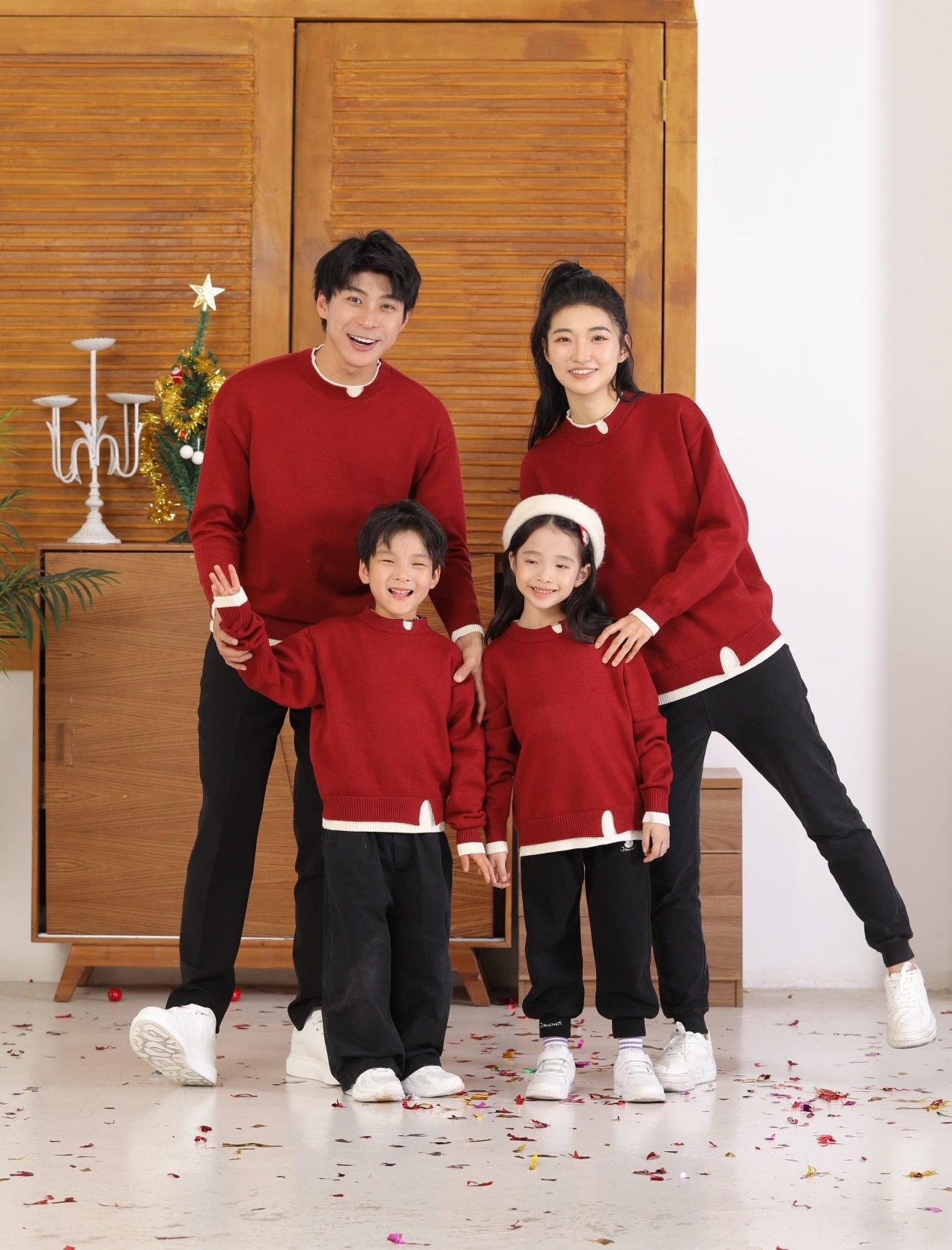 不一样的2025新年亲子装秋冬季过年红色毛衣一家三四口高级拜年服,淘宝优惠券,粉丝福利购,淘宝优惠卷