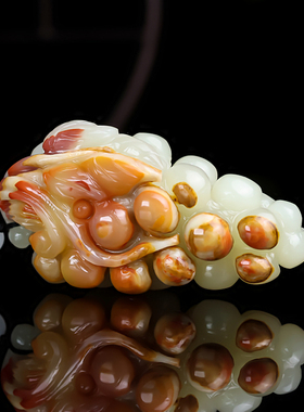 和田玉籽料葡萄手把件