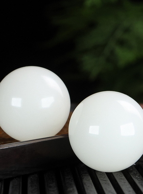 和田玉手球实心球玉石手把件