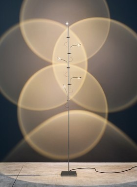 投影意大利设计师风落日立式台灯