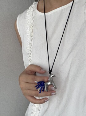 解忧 饰物小马桑尼吊坠长项链时尚百搭女设计趣味造型毛衣链挂链