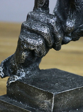 人物艺术品复古沉默是金抽象雕塑