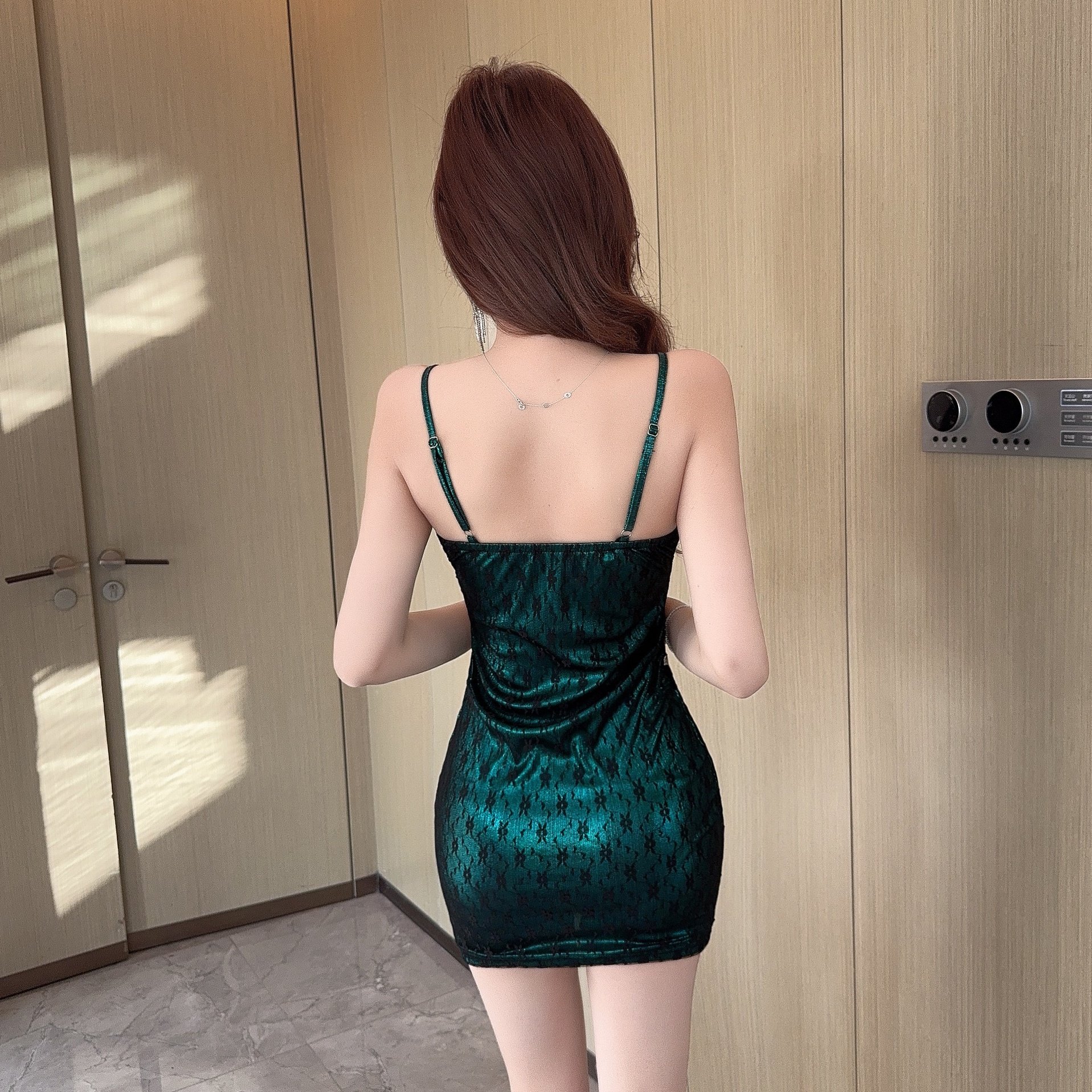 性感低胸深V领吊带连衣裙女蕾丝拼接修身显瘦包臀裙夜场上班衣服,淘宝优惠券,粉丝福利购,淘宝优惠卷