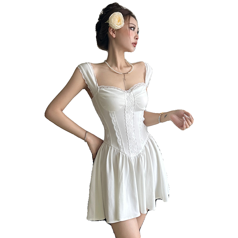 Amyway纯欲复古小白花蕾丝花边显胸型吊带裙 鱼骨设计感束腰A字裙,淘宝优惠券,粉丝福利购,淘宝优惠卷