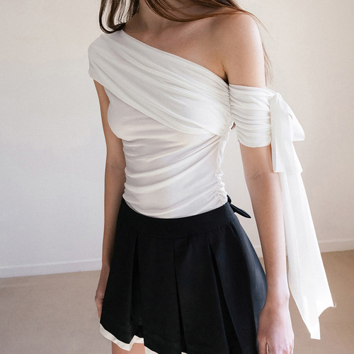 Amyway【简约百搭】小众复古纯色一字肩系带褶皱短袖飘带T恤上衣 - 图0