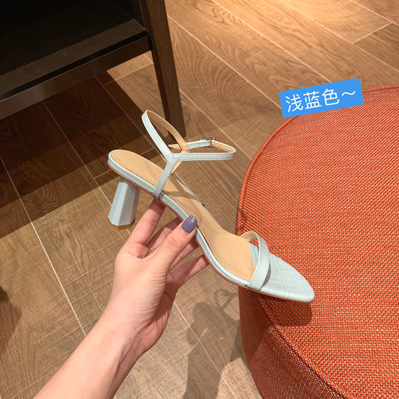 新款真皮露趾搭扣一字细带粗高跟凉鞋女鞋 福利款 苏茵茵 sheii 新款真皮露趾搭扣一字细带粗高跟凉鞋女鞋 福利款 苏茵茵 sheii