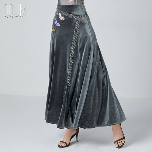 Бархатная весенняя юбка, бриллиантовый осенний ремень, яркий броский стиль