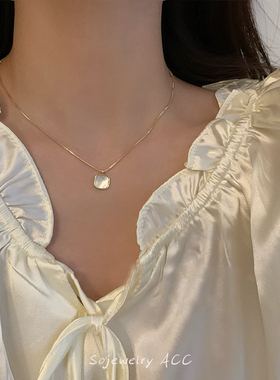 精致高级感贝母小方块吊坠项链