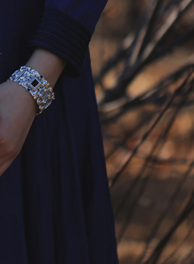 蒙客镂空花纹高浮雕女银镶嵌手镯