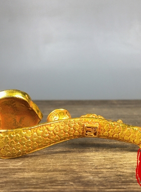 珍藏纯铜鎏金浮雕如意手把件聚财纳福浮雕龙头如意镇尺桌面装饰品