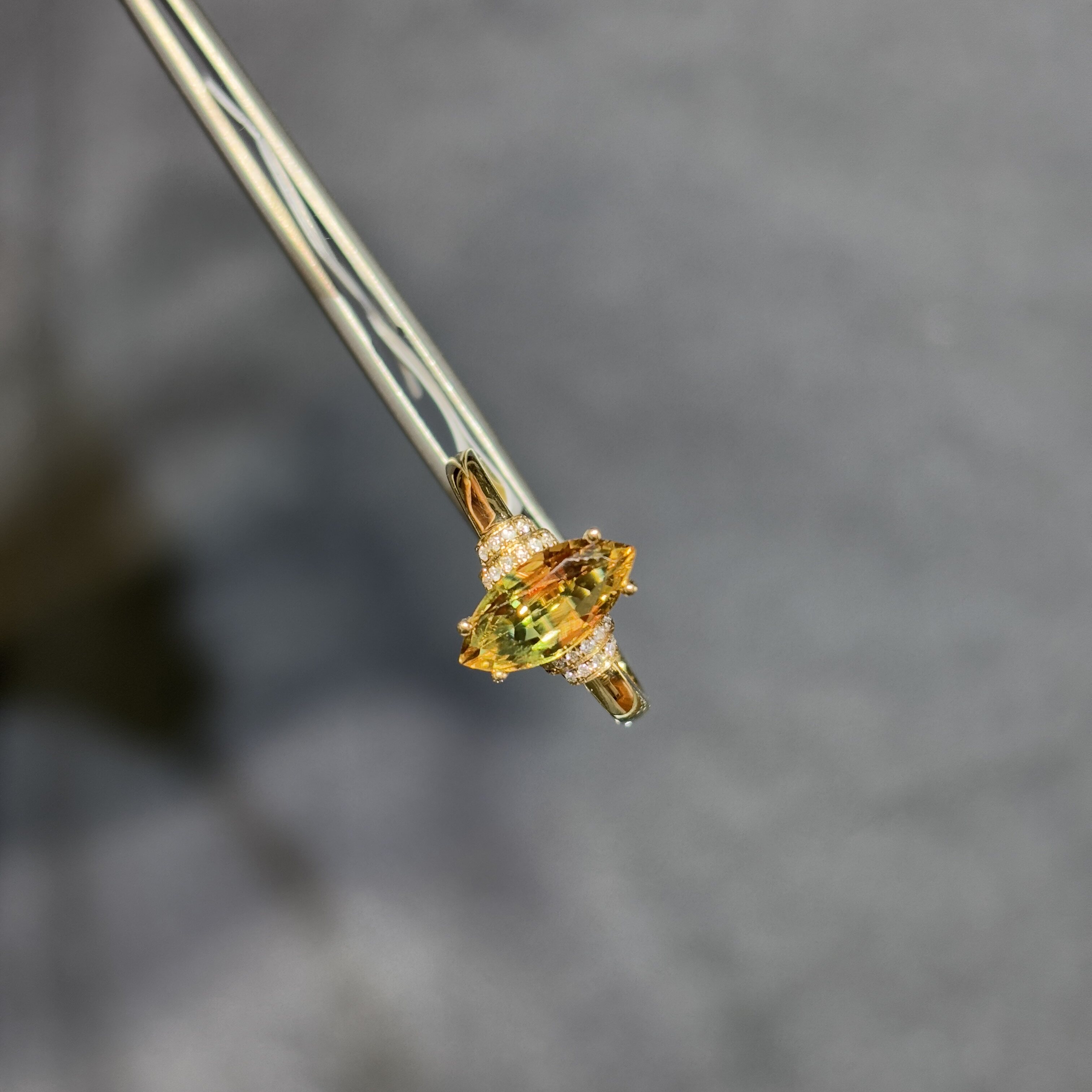 18K gold natural orange sapphire ring with diamonds