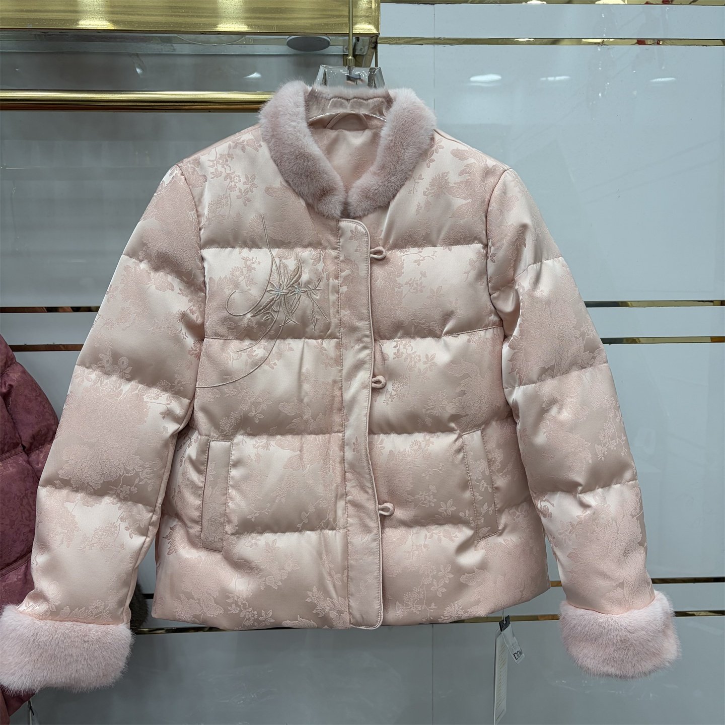 高级感新中式毛领短款盘扣羽绒服女白色提花百搭气质外套,淘宝优惠券,粉丝福利购,淘宝优惠卷