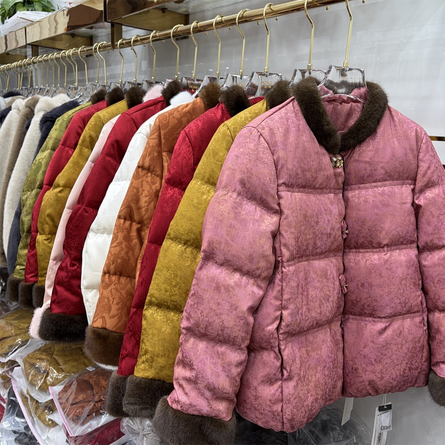 高级感新中式毛领短款盘扣羽绒服女白色提花百搭气质外套,淘宝优惠券,粉丝福利购,淘宝优惠卷