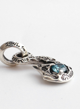 老银匠手工制作镶宝石吊坠项链