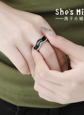 韩版小众字母女轻奢设计感镶锆石食戒指环ins个性时尚情侣潮流