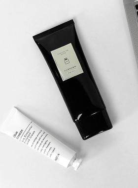 简约风民宿护手霜化妆品摆件