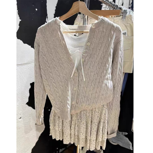 Brandy Girl美式复古bm针织衫欧阳娜娜同款麻花开衫单排扣毛衣 - 图3