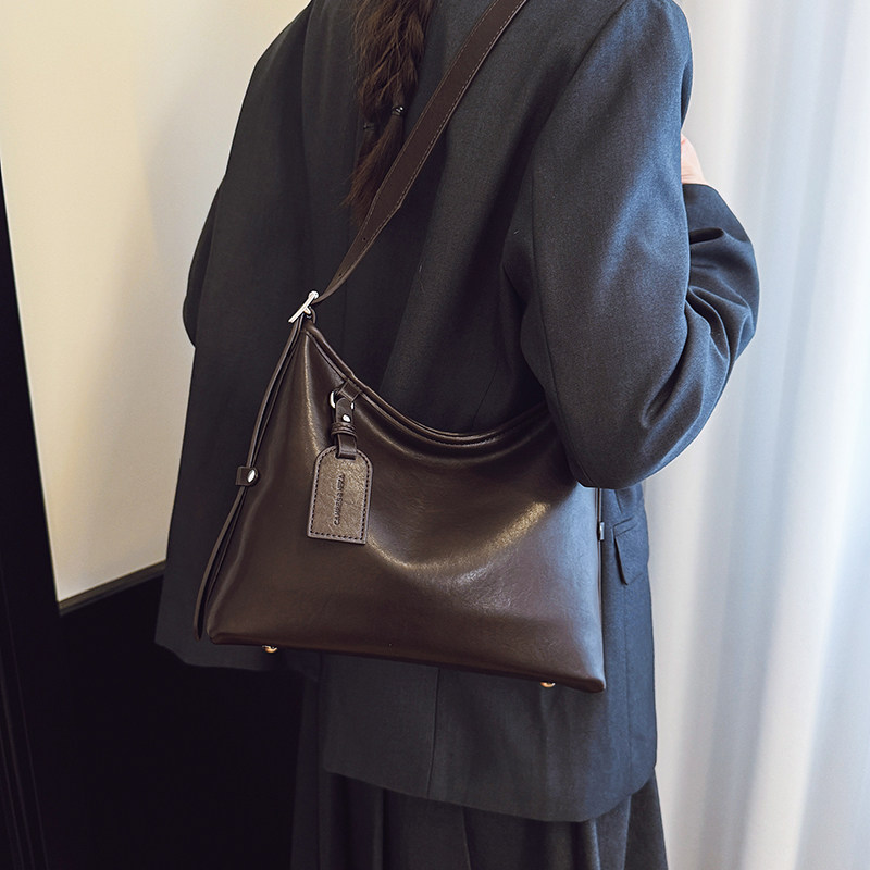 大容量包包女式2025新款超火小众复古通勤托特包高级感单肩斜挎包,淘宝优惠券,粉丝福利购,淘宝优惠卷