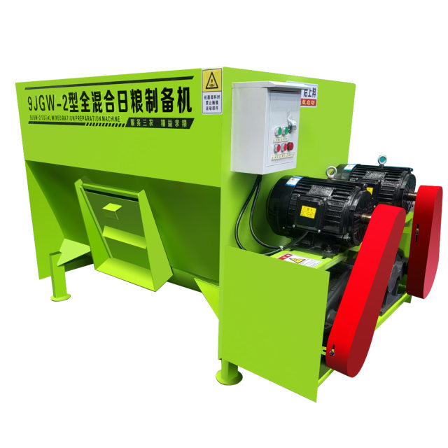 Cattle and sheep feed mixer for dry and wet
