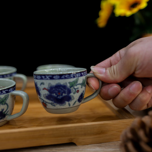 青花瓷带把小茶杯子家用有耳朵杯防烫手喝茶品茗陶瓷小把手杯茶具 - 图1