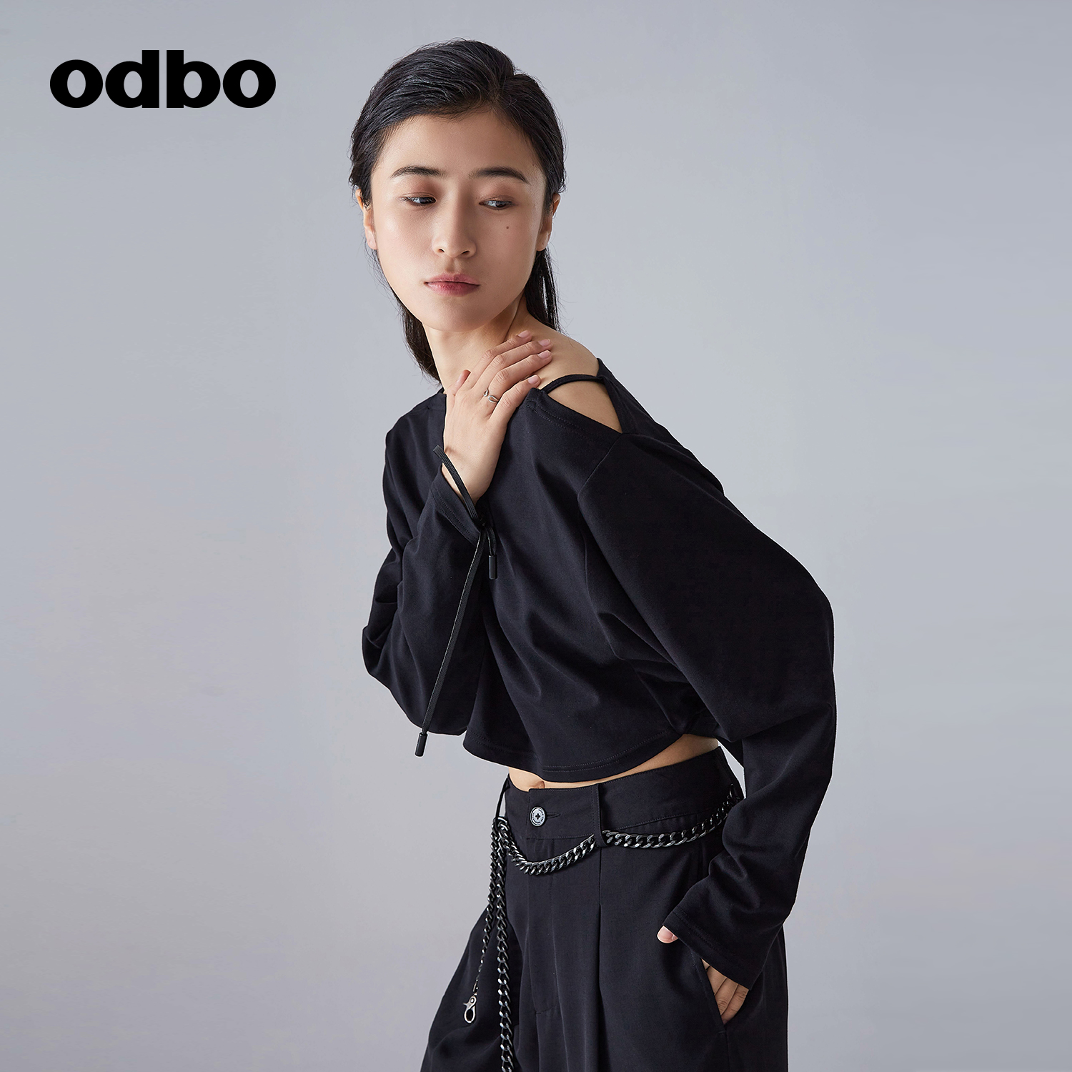 odbo/欧迪比欧原创设计感高端精致网纱胸针T恤女早秋2023新款上衣