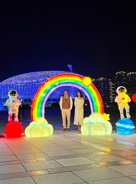 玻璃钢卡通户外彩虹云朵兔子雕塑