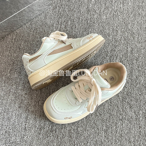 鲁鲁蛋 厚底小白鞋女款2026新款秋季板鞋子女鞋百搭学生面包鞋潮 - 图1