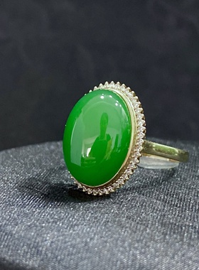 和田碧玉苹果绿蛋面戒指18k金镶嵌款式精致时尚