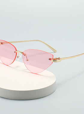 老钱风黑色猫眼墨镜复古三角无框太阳镜镜2026新款街拍男女潮镜架