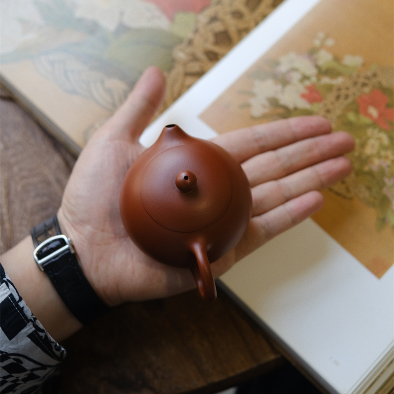 Raw ore vermilion Xishi purple clay teapot 140cc
