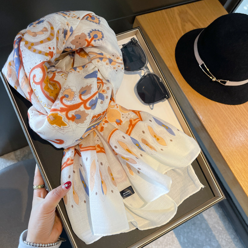 名族文艺风显白气质披肩棉麻围巾女长款丝巾百搭旅游防晒轻薄纱巾